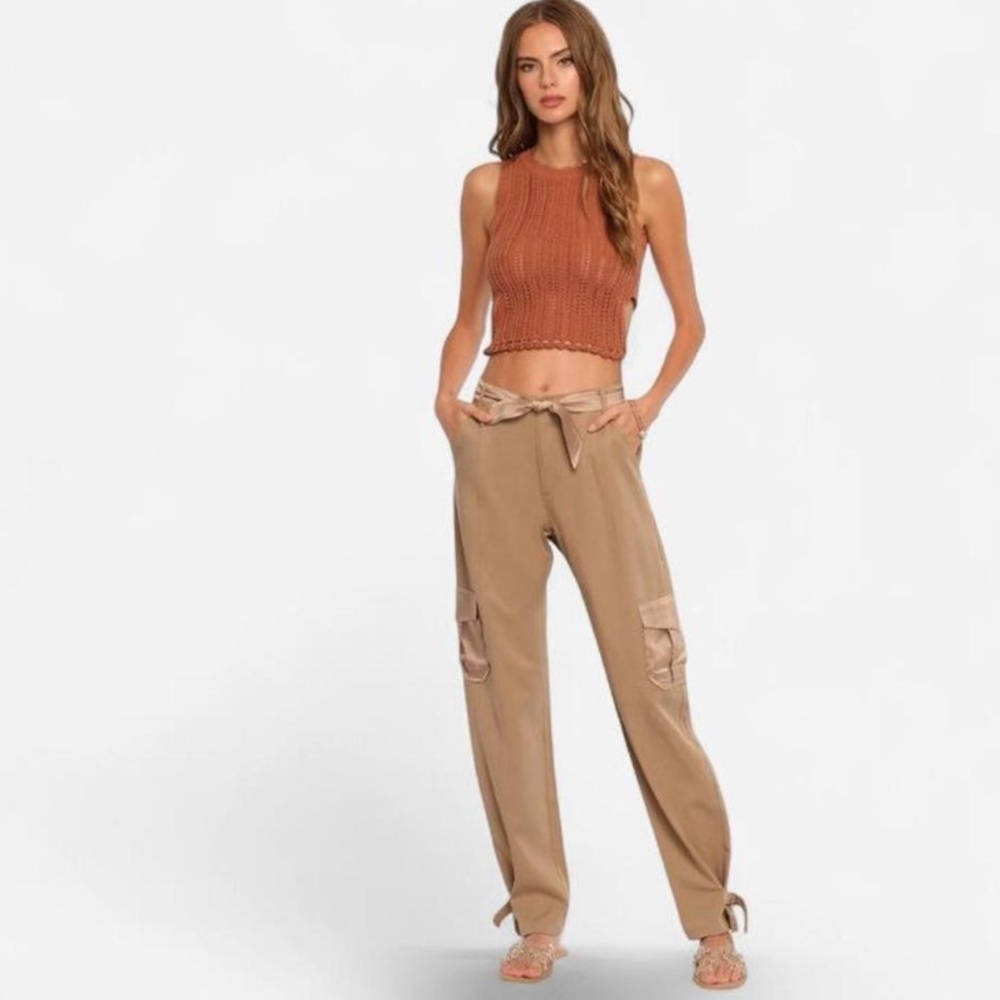 NWT Heartloom Women’s Tan Cargo Pants Cotton Blend with Adjustable Ankles Size L